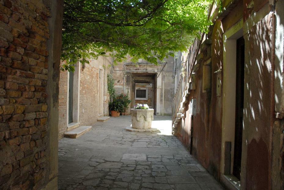 Dorsoduro - Corte Della Comare Venice Luaran gambar